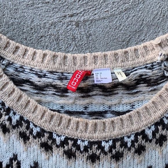 H&M Crewneck Wool-Like Christmas Sweater - Size 2 - Picture 4 of 7